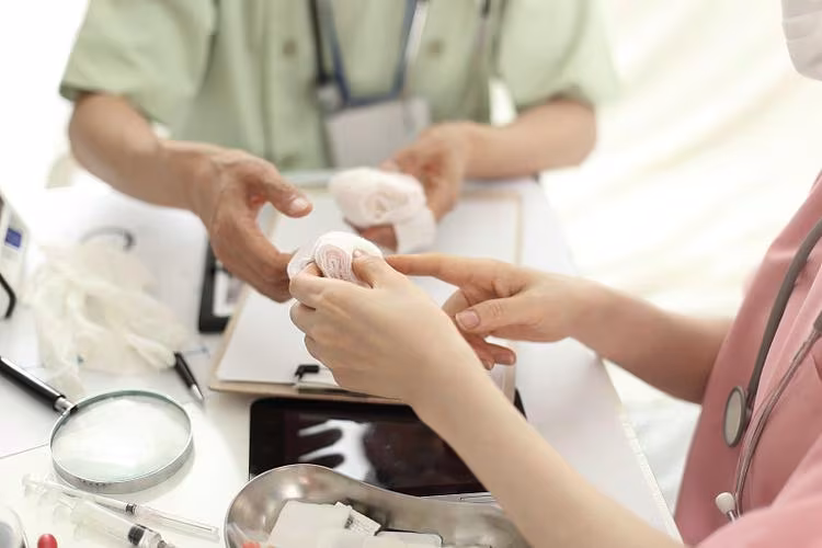 男子突發腦出血走了！醫生怒斥：「吃降壓藥時候，沒有注意這3點！」