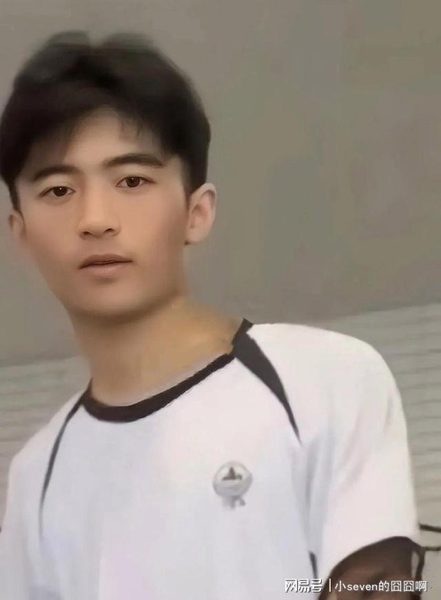 謝霆鋒17歲兒子近照曝光，沒能繼承父親的帥氣，顏值不高長得普通