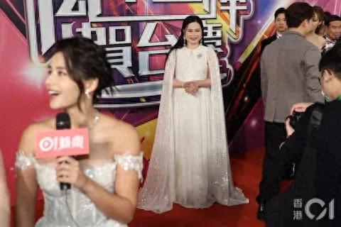 TVB台慶 l 《愛回家》女星紅地毯意外跌倒，蕭正楠cos向佐上熱搜