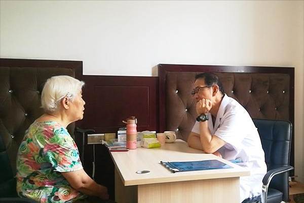 消化科醫師:請老人家停止吃這些水果,吃得更多,癌細胞越旺盛