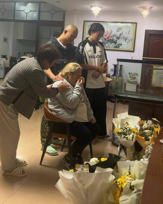 洋媳奇娜下葬僅3天,令人擔憂的事情發生了,岳父岳母安排被質疑