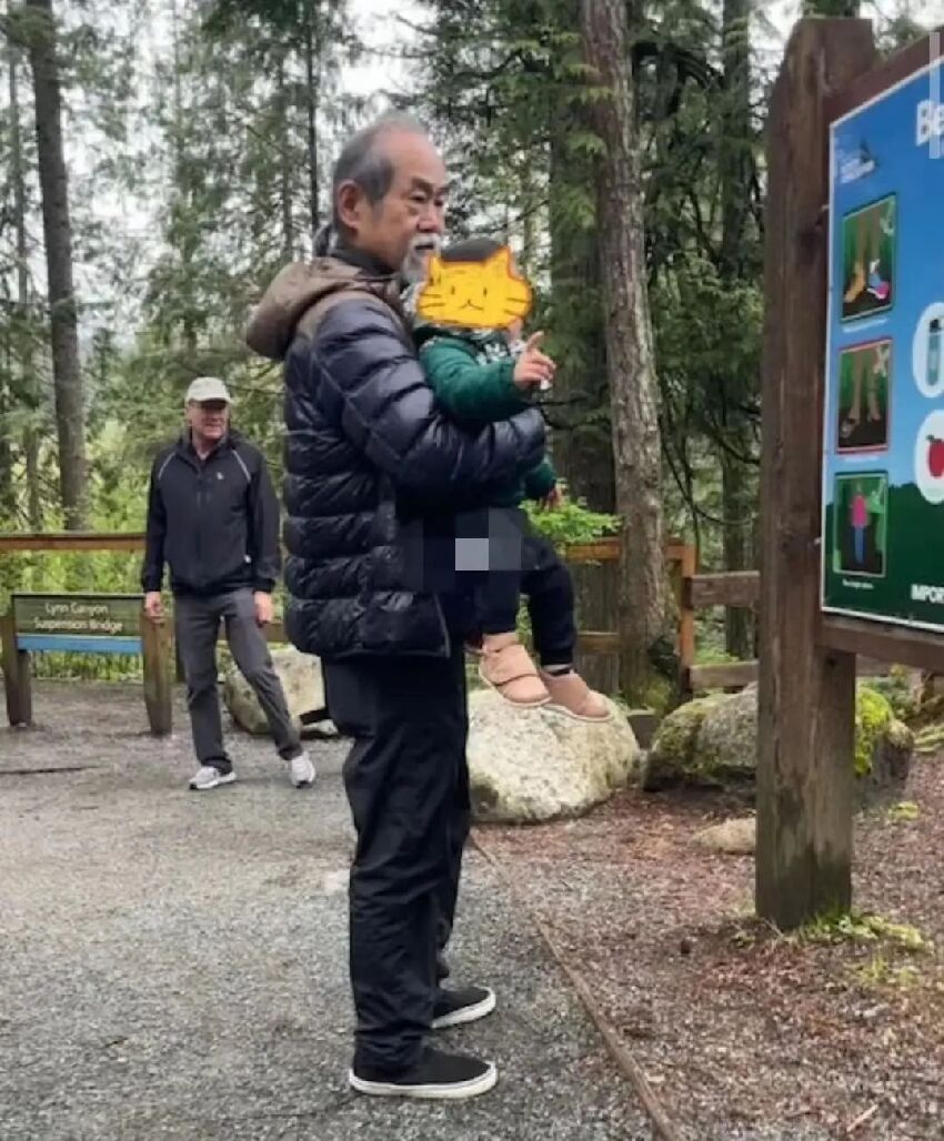 近況曝光！72歲知名港星加拿大過退休生活，帶孫子逛公園狀態極好