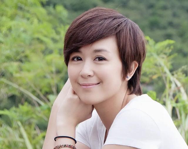 香港知名女星退圈移民紐西蘭,全身肌肉甜美不再,網友直呼不敢認