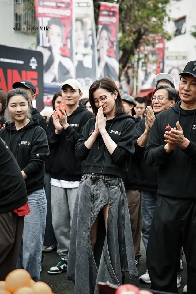 港姐冠軍黃嘉雯肚凸凸被指懷孕，佘詩曼為契女破食戒：學會哄自己