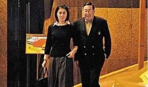 嫁入豪門連生4胎！ 78歲女星「容忍丈夫找小三」，苦熬43年獨攬70億笑到最後...