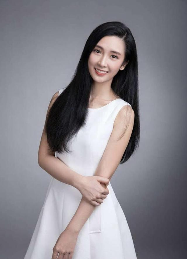前TVB女星獨生女學業成績優異，獎學金拿到手軟，與賭王千金做閨蜜