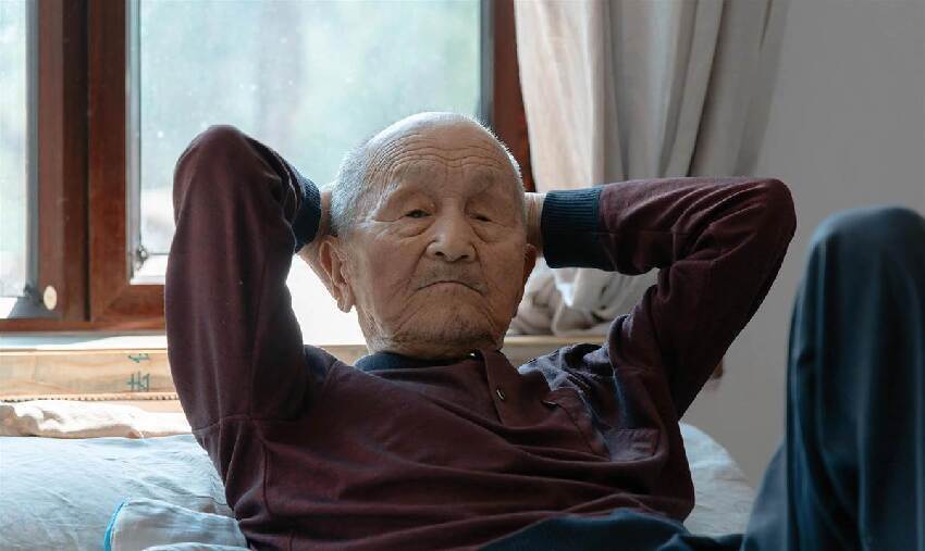 老年癡呆最早信號不是忘事！醫生：頻繁出現這幾個異常，大腦已病變