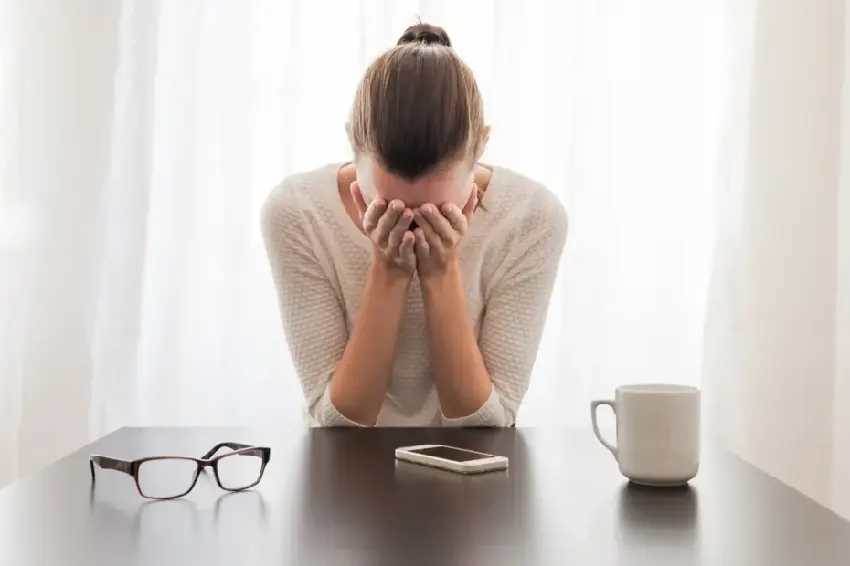 老年癡呆最早信號不是忘事！醫生：頻繁出現這幾個異常，大腦已病變