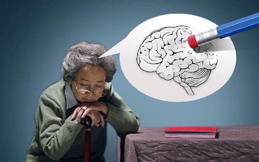 老年癡呆最早信號不是忘事！醫生：頻繁出現這幾個異常，大腦已病變