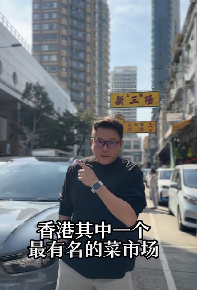 知名港星近況曝光！身形臃腫帥氣形象不再，單膝跪地撿零錢太狼狽