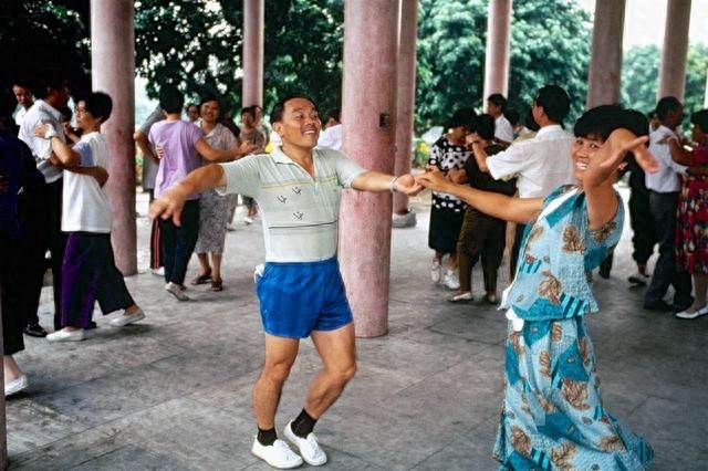 90年代深圳老照片：南下打工潮，圖9至今仍買不起，圖10讓人心酸