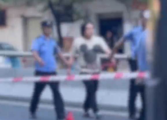 送7歲雙胞胎兒上學!3人遇難「再也回不了家」,老公痛哭「美滿家庭破碎」