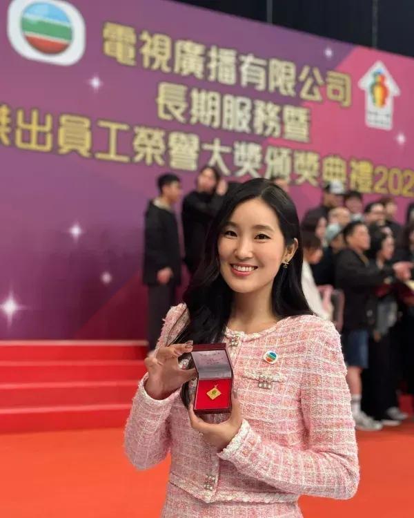 TVB女藝人黃碧蓮宣布離巢，發文感激TVB栽培，入行十年發展平平