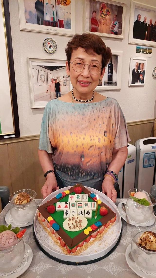 80歲馮素波搭小巴返工被偶遇，今年宣布離巢稱不能永遠躲在TVB