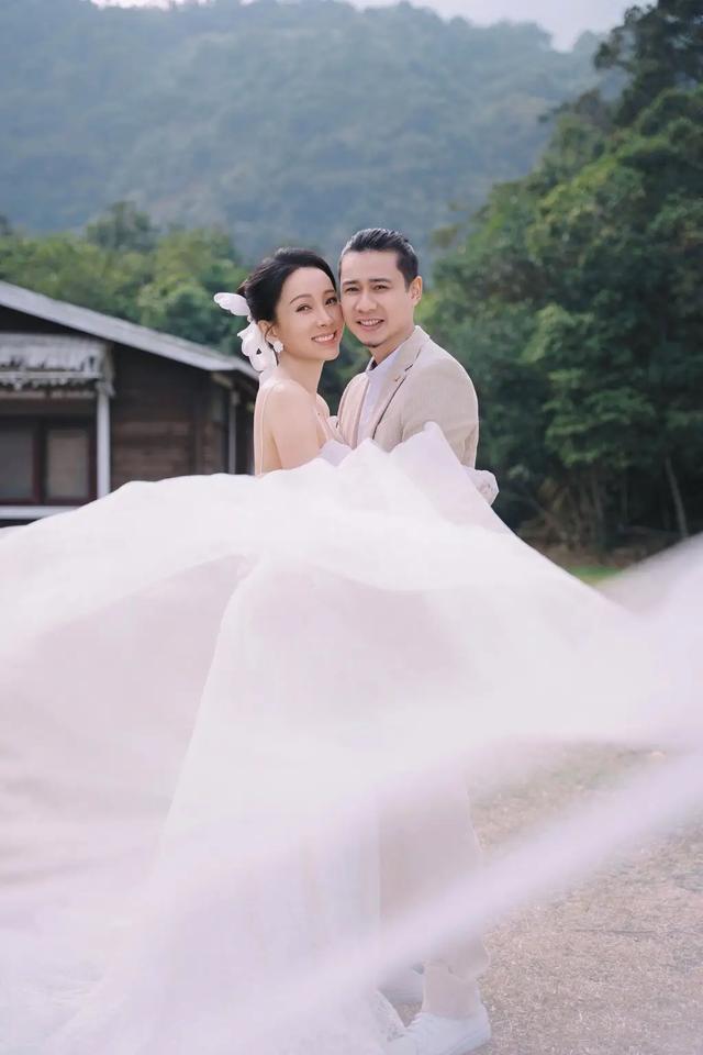 香港性感女星文凱玲開心曬婚照！三寸事業線搶鏡，婚禮下月中舉行