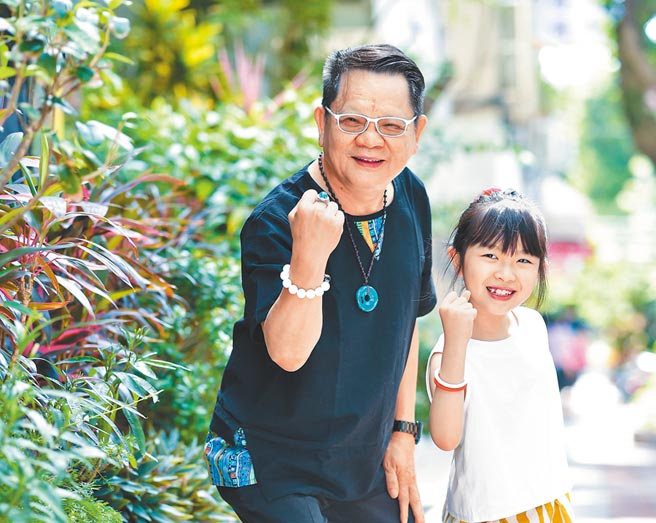 昔日情場浪子化身女兒奴！69歲音樂才子鄭進一抗癌歷程曝光，豁達吐心聲：「活到這歲數也夠本了」