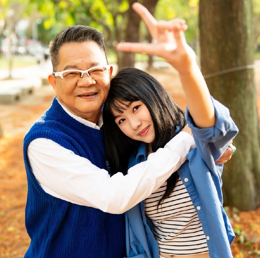 昔日情場浪子化身女兒奴！69歲音樂才子鄭進一抗癌歷程曝光，豁達吐心聲：「活到這歲數也夠本了」