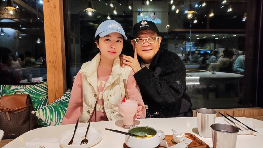 昔日情場浪子化身女兒奴！69歲音樂才子鄭進一抗癌歷程曝光，豁達吐心聲：「活到這歲數也夠本了」