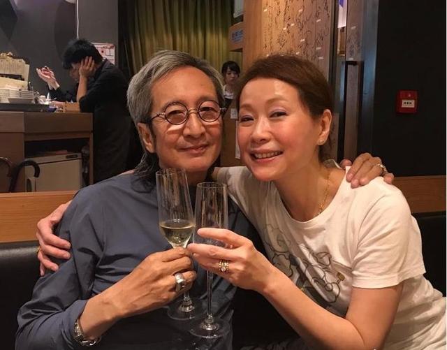 61歲葉童自揭拒將白髮染黑原因！怕醫美上癮被控制，真實優雅老去