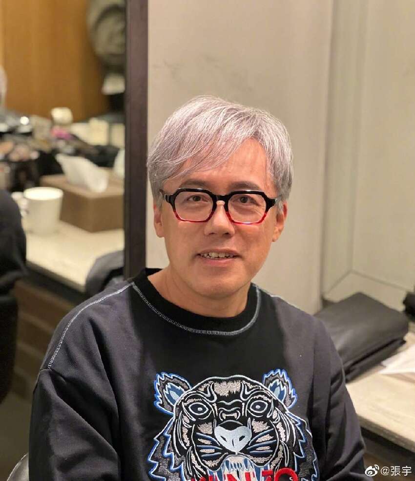 宣布無限期停工！57歲張宇「被直擊滿頭白髮」現身路邊　半退休生活曝「最愛做1事」　