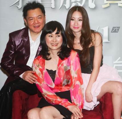 吃牢飯欠鉅款，73歲葉啟田妻子首曝光，揭開丈夫失智真相，「閩南歌王」愛拼才會贏