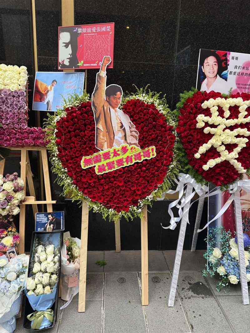 唐鶴德「誰能代替你地位」悼念摯愛張國榮 粉絲狠吐槽關鍵曝光