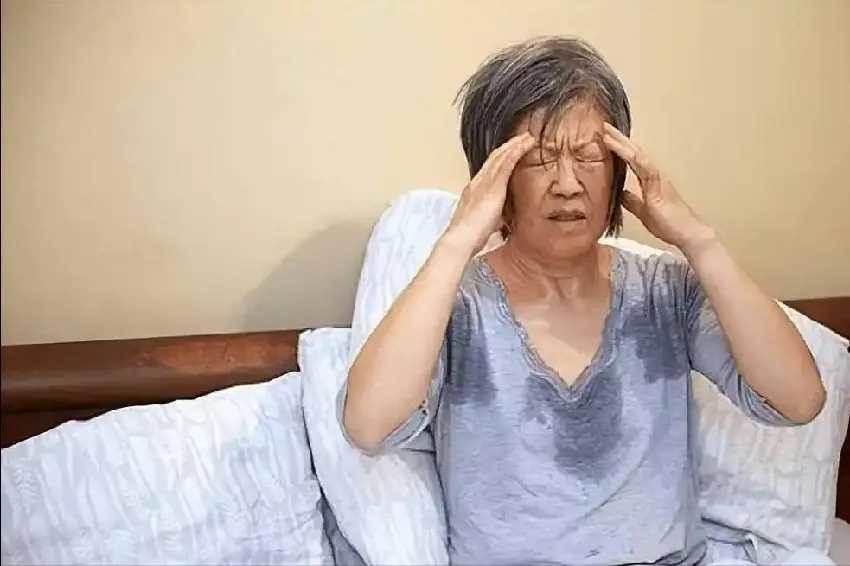 提醒：心梗初期可能不是胸悶，而是頻繁出現這4個癥狀，一定警惕