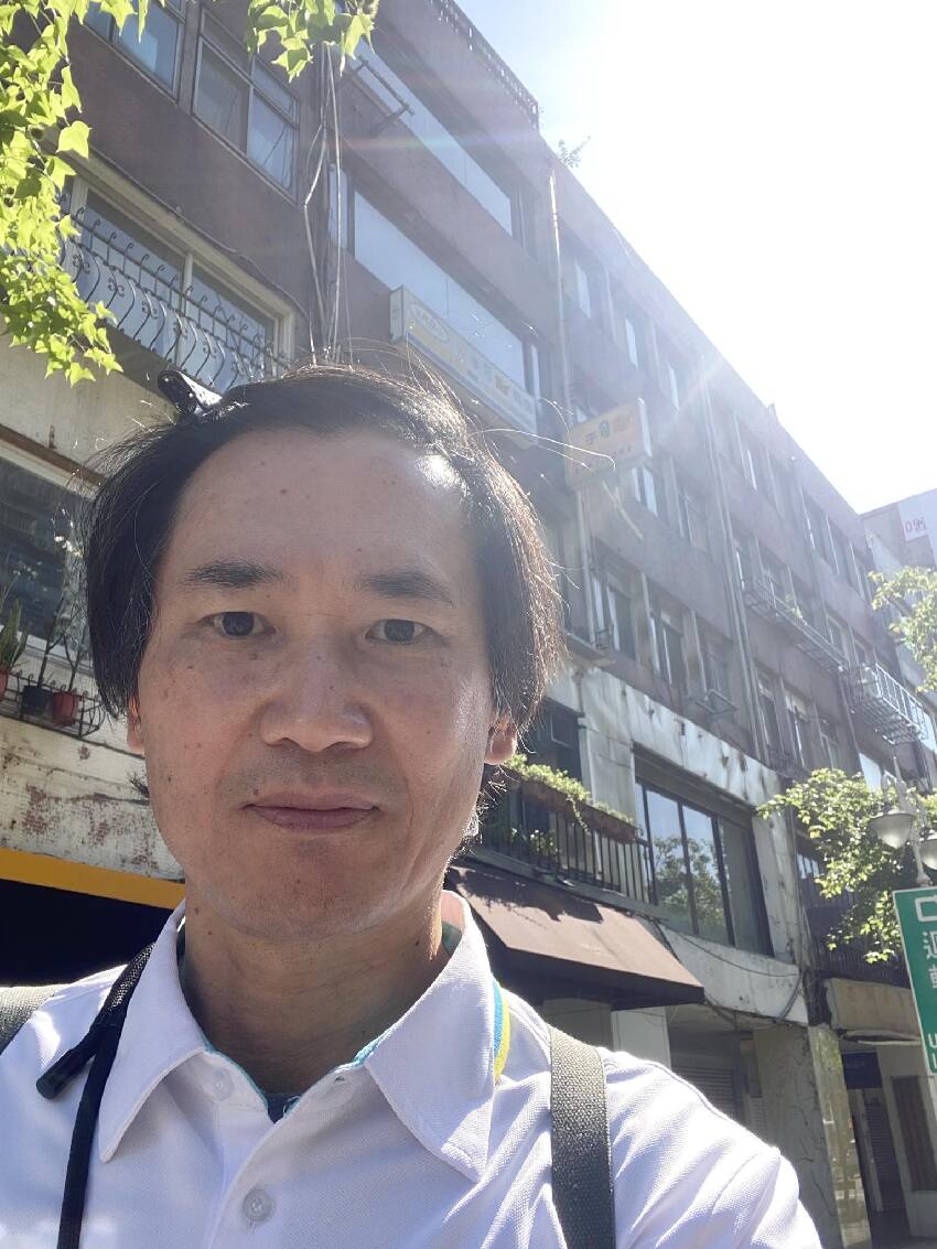 爆紅後年收百萬！55歲大咖男星「爆轉行當房仲」　因這件事「離婚又賠債」晚年重生