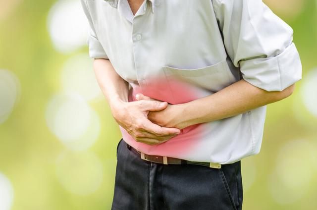 51歲男子每天大便兩三次，確診胰腺癌！6種異常或是身體「警報」