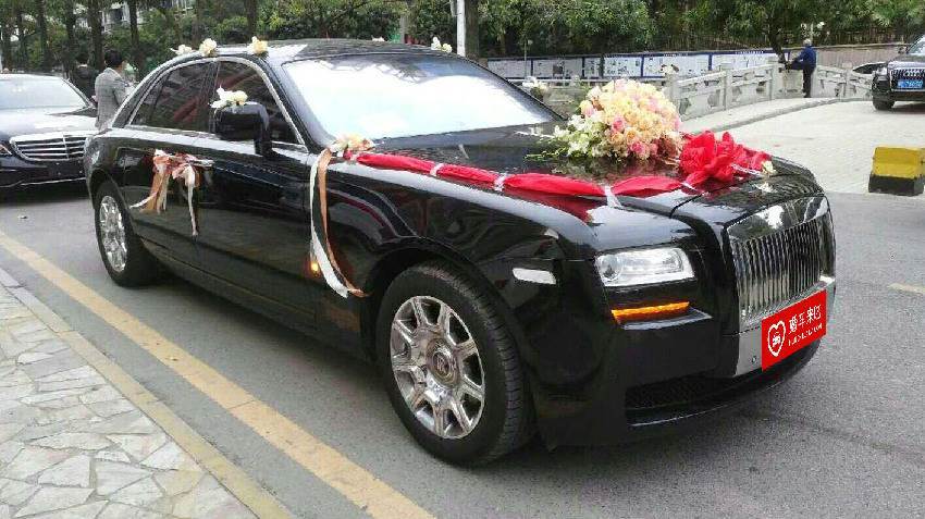 先給了18萬！婚禮當天 「新娘還要9萬下車費」高傲嗆：婚姻才能長久！男子暴怒扔下她：「帶著你的親戚，現在就滾回去」