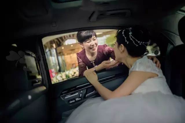 先給了18萬！婚禮當天 「新娘還要9萬下車費」高傲嗆：婚姻才能長久！男子暴怒扔下她：「帶著你的親戚，現在就滾回去」