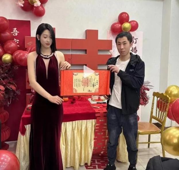 情侶訂婚宴上,長相差距太大引爭議:女生這麼漂亮,怎麼能看上男生的