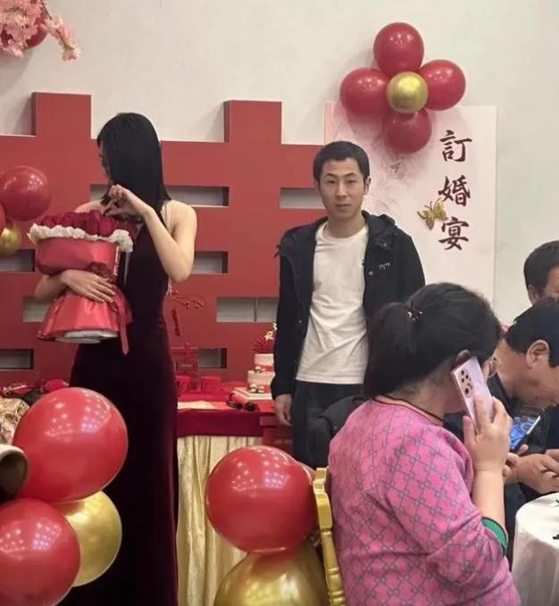 情侶訂婚宴上,長相差距太大引爭議:女生這麼漂亮,怎麼能看上男生的