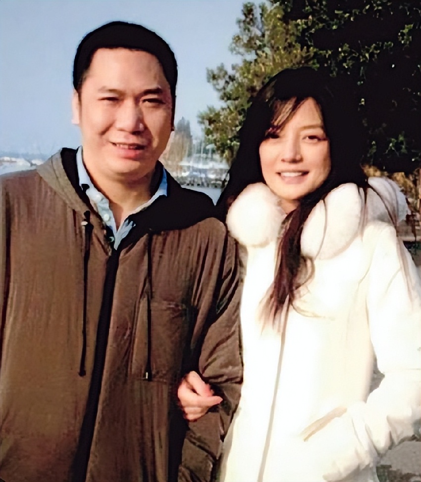 黃有龍債主出庭討債，曝他和洗米華關係匪淺，擔心被牽連不敢現身