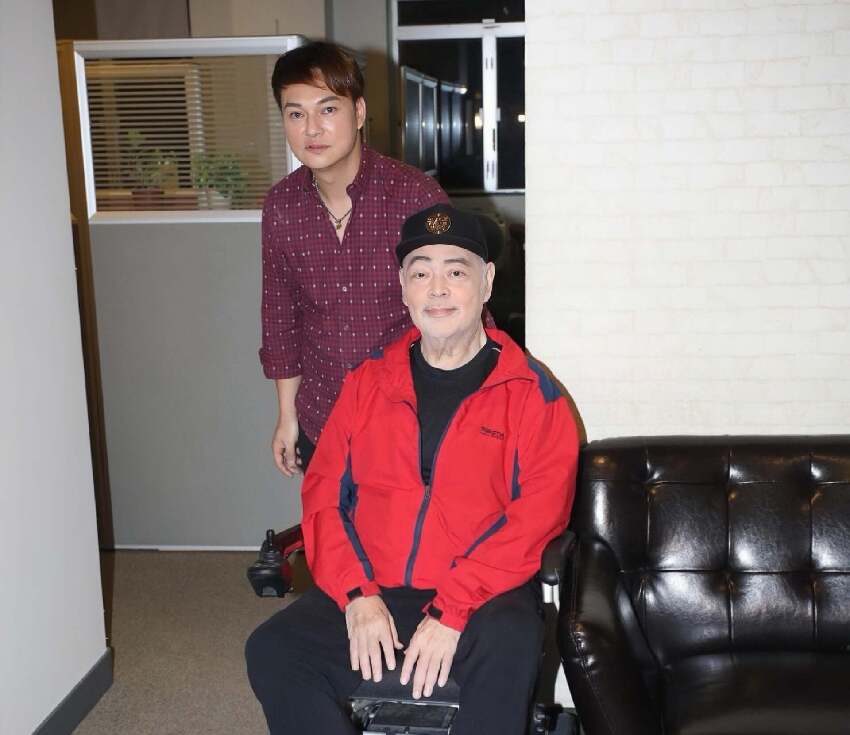 香港歌手「靚聲王」闢謠死訊，卧病在床積蓄將耗盡，計劃到內地養老