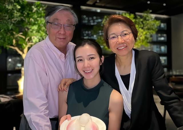 恭喜！TVB知名女星與飛機師男友秘密結婚，將在今年三月辦婚禮