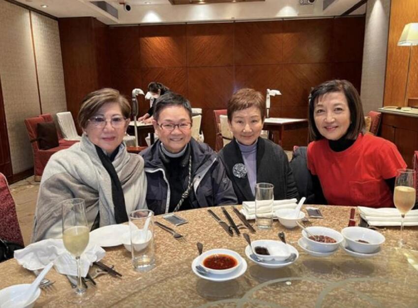 曾江遺孀焦姣近照曝光，過83歲生日仍優雅大方，獨居香港深居簡出
