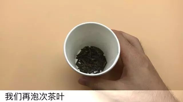 把一次性紙杯底部扎了幾個小洞，一大妙用，家裡來客人都誇聰明！