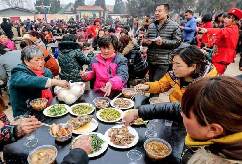 農村「吃冷席」現象嚴重，很多人隨了份子錢就走，為何飯也不吃？