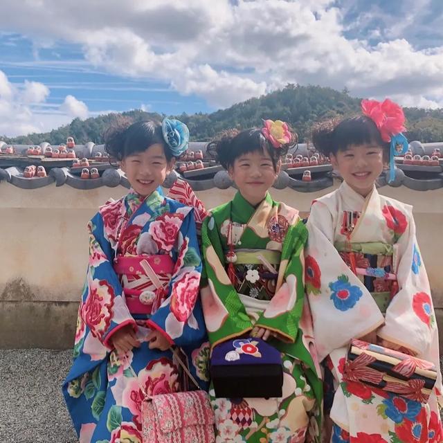生雙胞胎又生三胞胎？日本辣媽生5個女兒「長相如複製粘貼」　幸福放大5倍成人生贏家