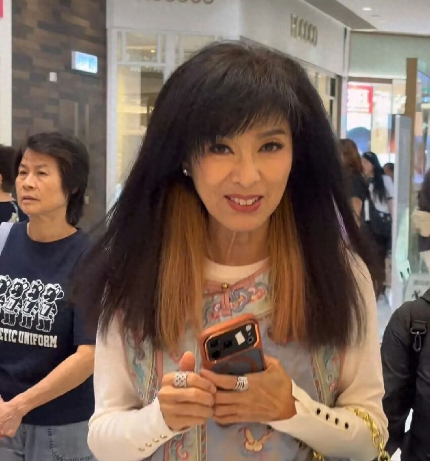 70歲米雪無濾鏡生圖曝光,曾暴瘦惹擔心,真實狀態反獲網民激贊