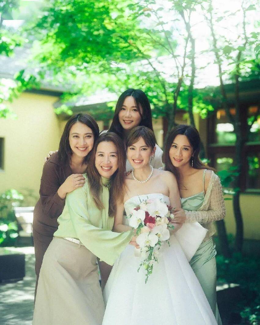 TVB女星蔣家旻再曬婚照！激動向丈夫嘟嘴索吻！自爆在日本結婚原因