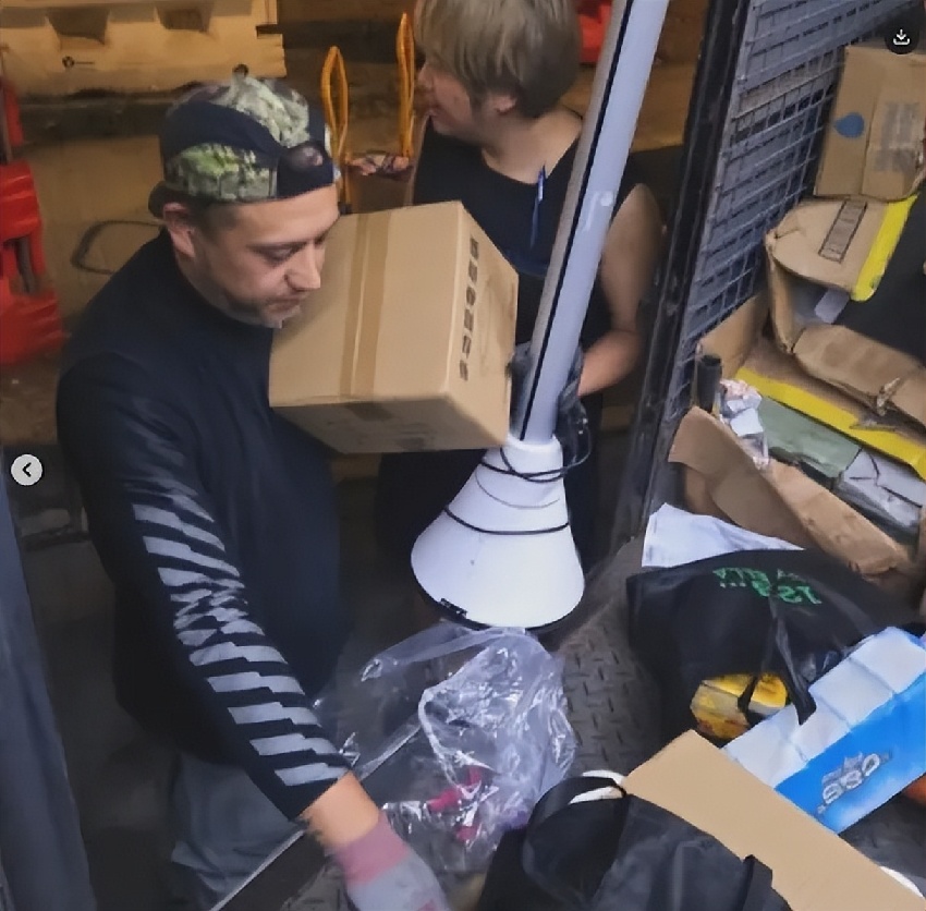 港星張致恆轉行做搬運工長達一年,靠雙手養活全家六口獲網友點贊