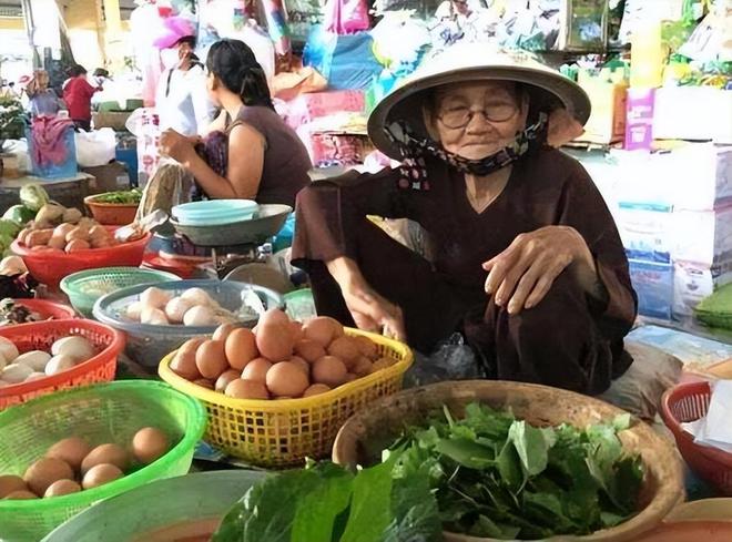 去越南旅遊，街邊漂亮姑娘總問你「要不要生菜」導遊：千萬不要接話