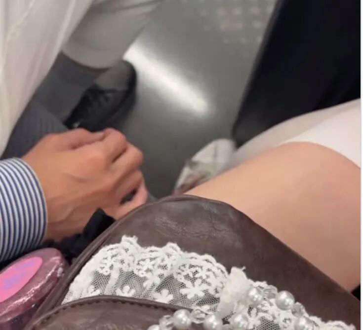 日本女偶像電車遭大叔「連摸大腿5次」！她自責：我不該穿短裙…網友炸鍋了