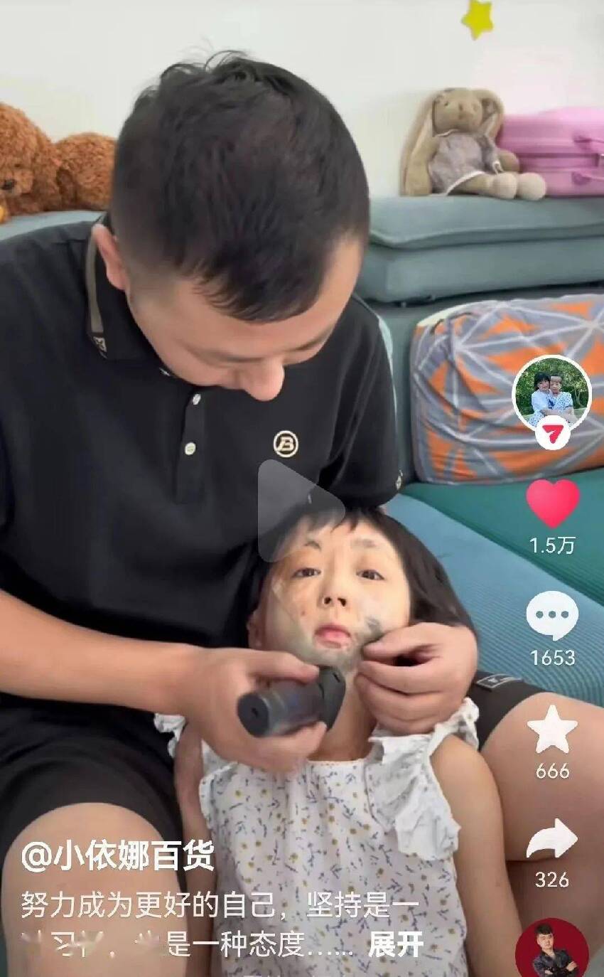 6歲女孩「吃頓飯」不幸毀容，13次手術後臉上長滿「鬍子」每天戴口罩哭訴：媽媽還要我嗎