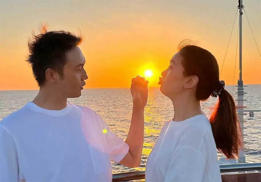 袁詠儀曬照慶結婚23周年！老公張智霖染回黑髮，剃光白鬍子，瞬間年輕20歲「帥回小鮮肉」