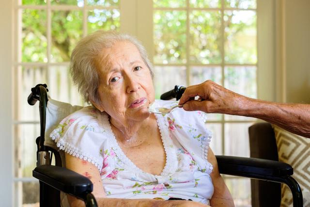 為什麼有人能感覺死期?醫生:人死前的一年,會出現這幾種感覺