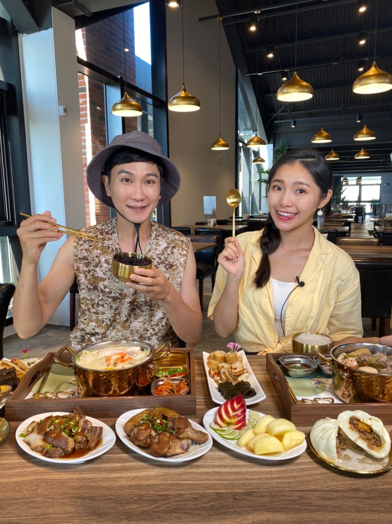 曾陷5年沒戲拍困境！29歲本土劇女星「現身街頭賣唱」零偽裝，從月入0元到月賺30萬，背後原因藏洋蔥！