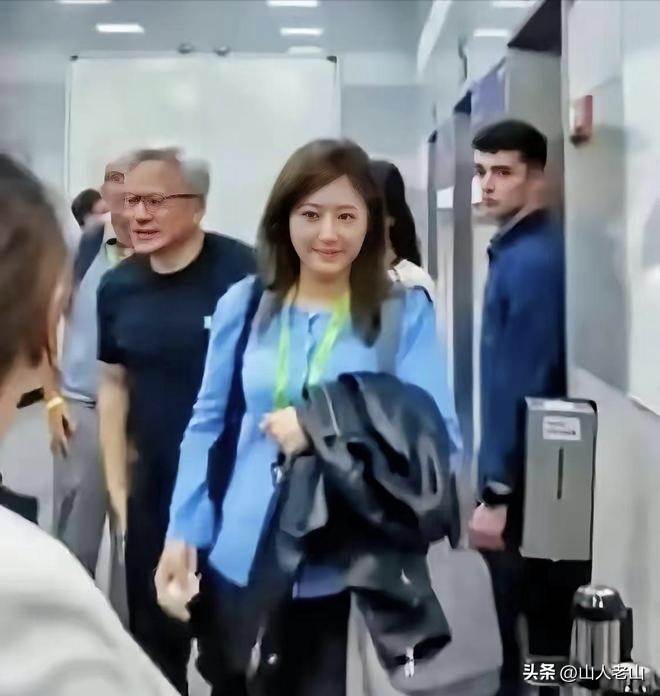 黃仁勳女助理被誤認為只漂亮！跟著跑完中國行後，網友才看懂：她才是真正的「人形顯示卡」